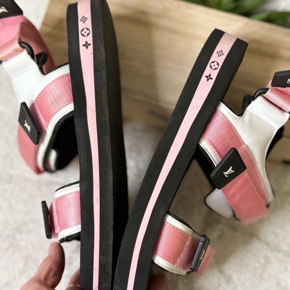 authentic pair of LOUIS VUITTON Monogram Flat Arcade Sandals 
size 38 - Picture 5 of 9